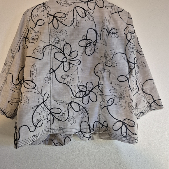 Alfred Dunner Black and Cream Floral Jacket - Picture 4 of 4